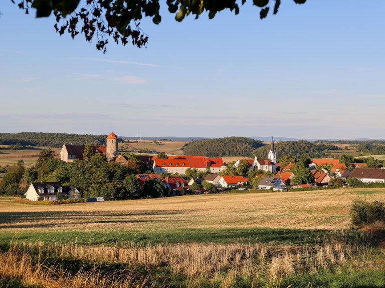 Ortsansicht Lisberg mit Burg