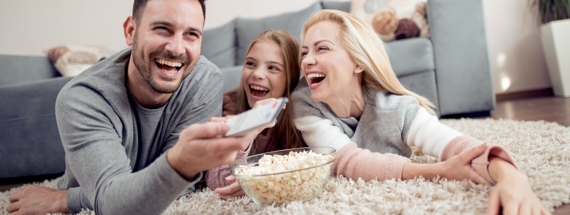 Familie beim Fernsehen