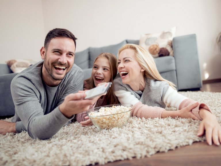 Familie beim Fernsehen in Bamberg